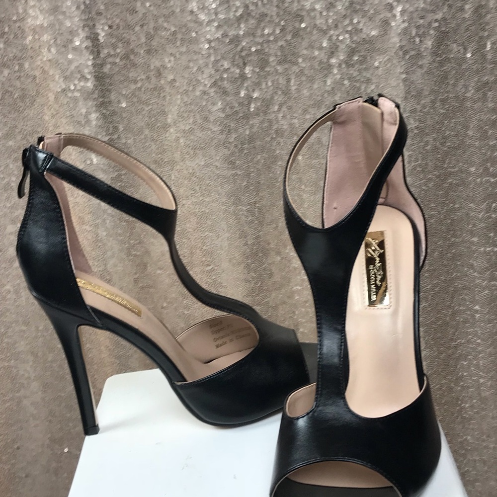 New by Signature Olivia Miller